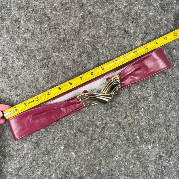 VTG 80's Liz Claiborne Deep Magenta Leather Belt w/ Gold Tone Buckle SM USA - Picture 3 of 15